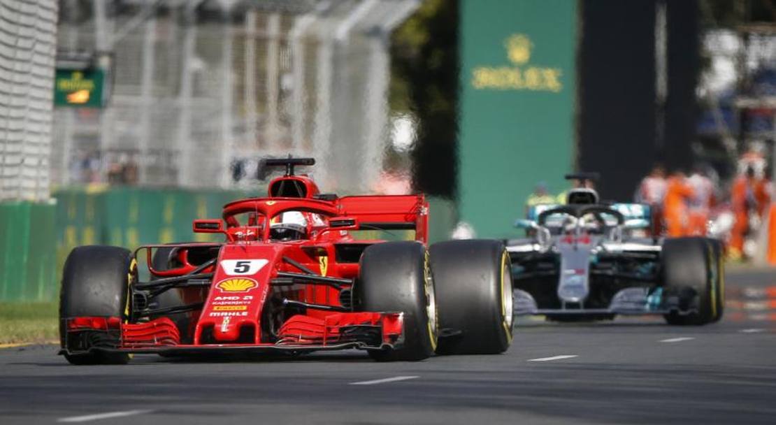 Vettel  riuscito a prendere momentaneamente il comando grazie ai pit stop di Hamilton e Raikkonen, poi il vantaggio 